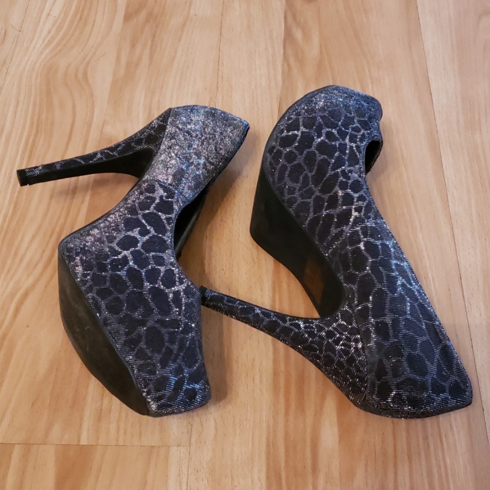 Black and Silver heels - Picture 4 of 4